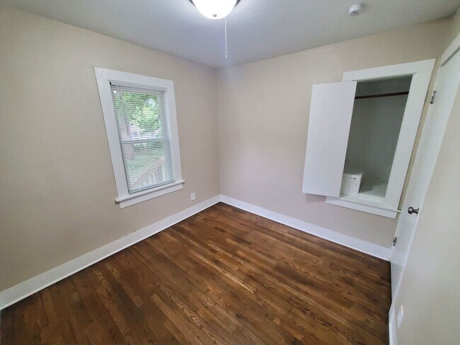 Building Photo - Adorable 2 bedroom, 1 bathroom home!