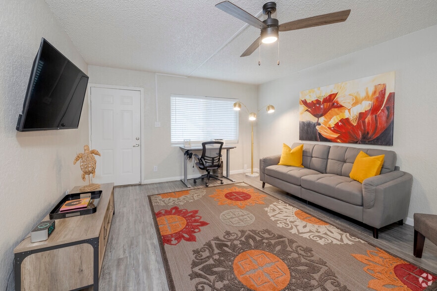2BR, 2BA - 925SF - Living Room - U @ 19th Apartments