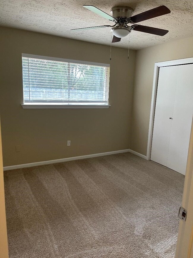 Building Photo - 10306 Twin Hills Ct