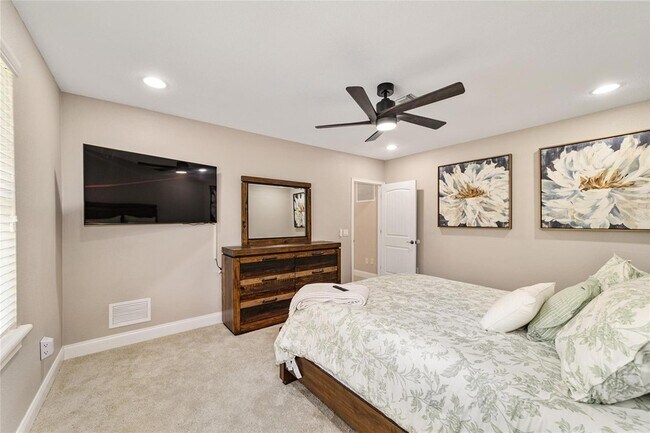 Building Photo - 1706 SW 27th St