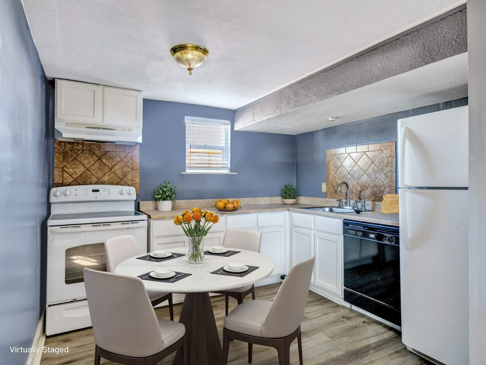 Building Photo - 731 W Hull St