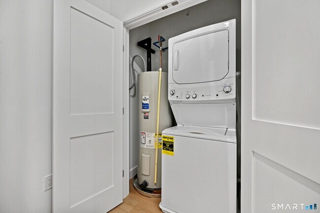 Building Photo - 131 Beach Rd