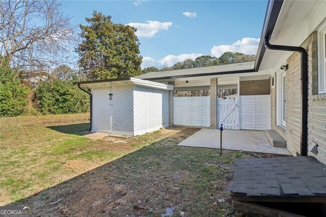 Building Photo - 2219 Lisa Dr SE