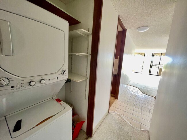 Building Photo - 1Bedroom, 1 Bathroom Unit in Naniwa Gardens, Hawaii Kai, AVAILABLE Soon!