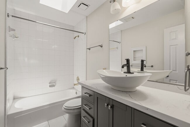 Building Photo - 14207 Woodville Gardens Dr