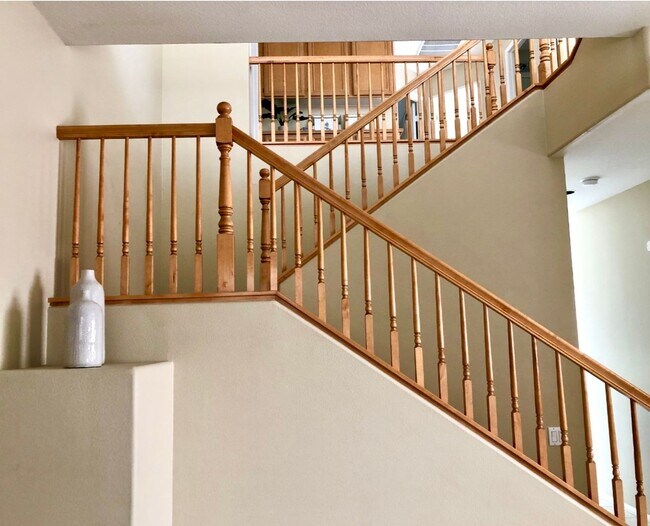 Building Photo - Spacious 4-Bedroom/2.5-Bath Home with Char...