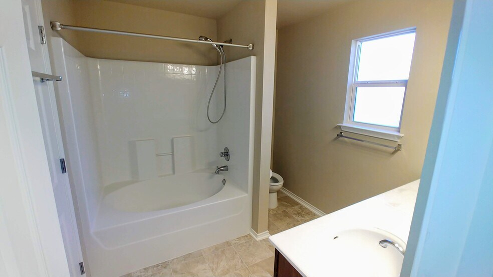 Master Bath - 1206 Abbey Rdg