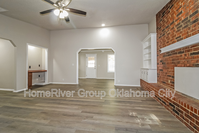 Building Photo - 1720 Ridgeway Dr