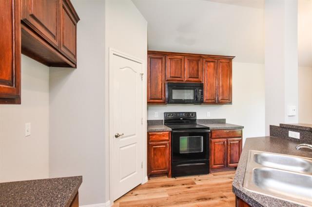 Building Photo - 2105 Woodhaven Dr