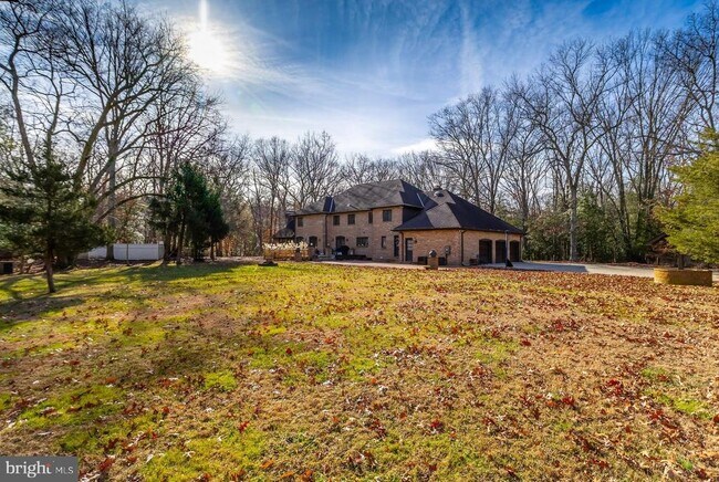 Building Photo - 1322 Commissioners Rd