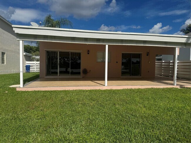 Building Photo - 14570 SW 145th Pl
