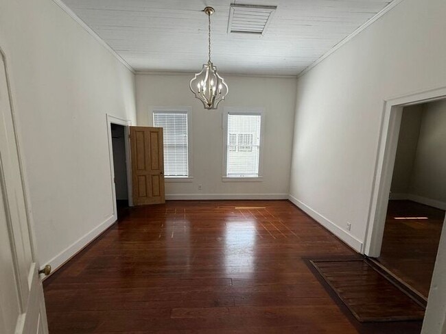 Building Photo - Pensacola - East Hill / Downtown - 4 bedro...