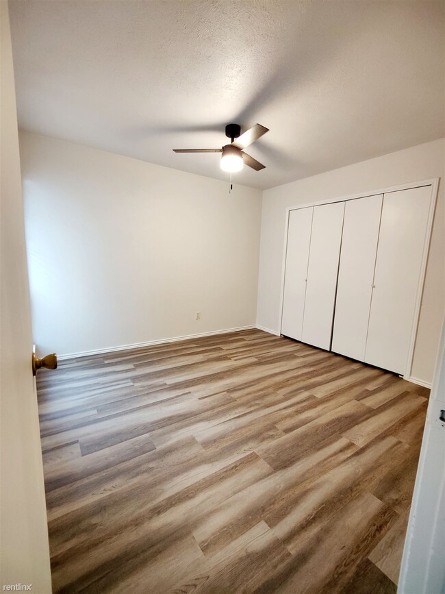 Building Photo - 2 br, 1 bath Duplex - 624 West Warrior Trail