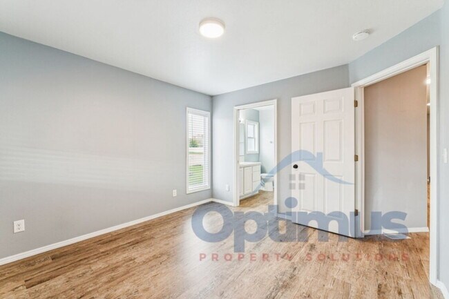 Building Photo - Prime Location & Modern Comfort – 2-Bed/2-Bath Home Ready for You