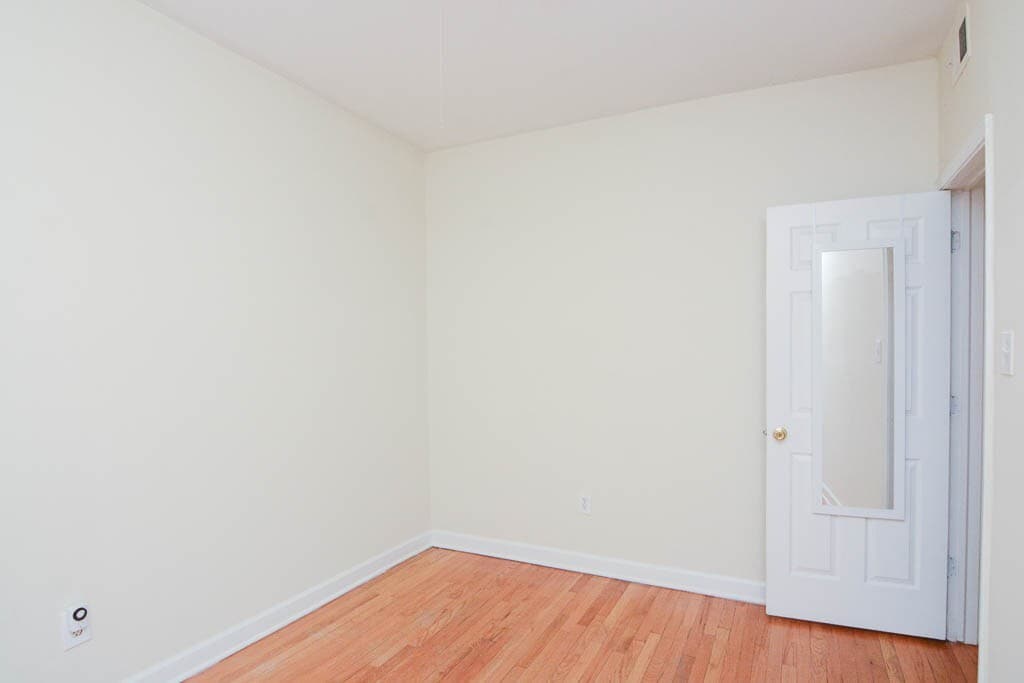 Building Photo - 557 W Aldine Ave