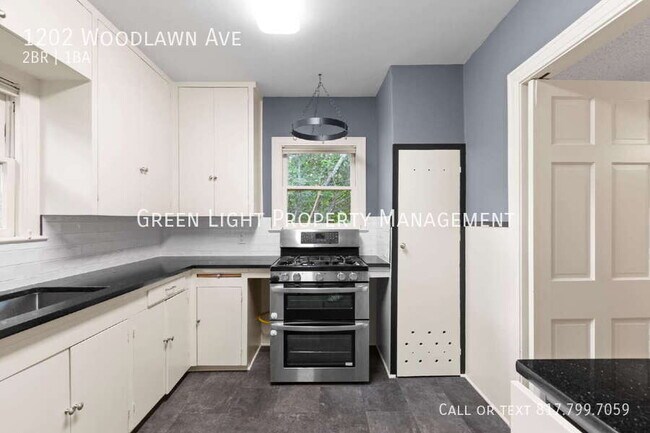 Building Photo - 1202 Woodlawn Ave