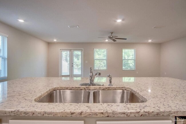 Building Photo - 7818 Lakeside Oaks Dr