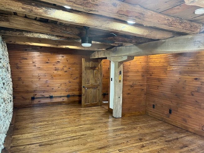 Building Photo - 2985 Granary Rd