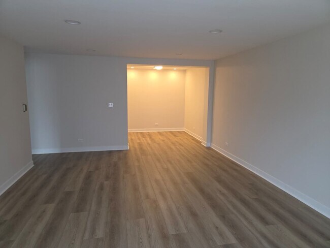 Building Photo - 400 Thames Pkwy