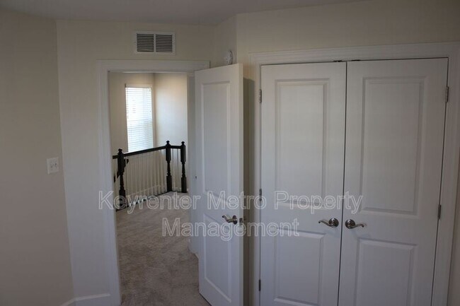 Building Photo - 2736 Pinebrook Rd