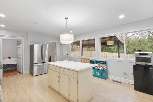 Building Photo - Cozy 4 Bed, 3 Bath Home Near Downtown Opelika!