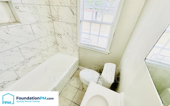 Building Photo - 2774 Dunn Ave