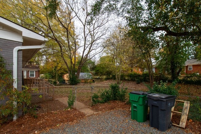 Building Photo - Cozy renovated ranch near Uptown