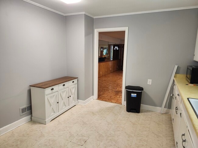Building Photo - 206 S 580