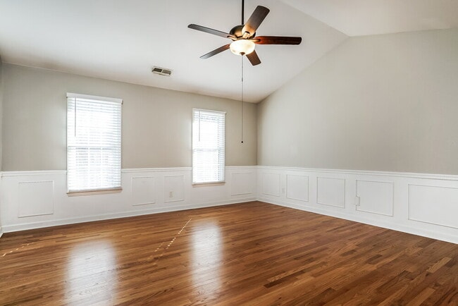 Building Photo - 3617 Dewing Dr