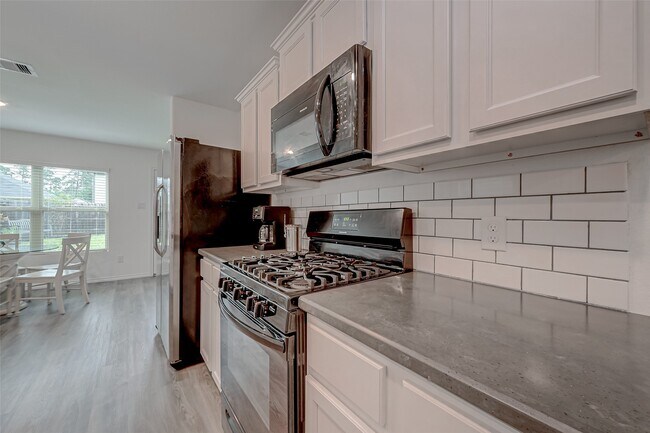 Building Photo - 1234 Blue Hazel Ct