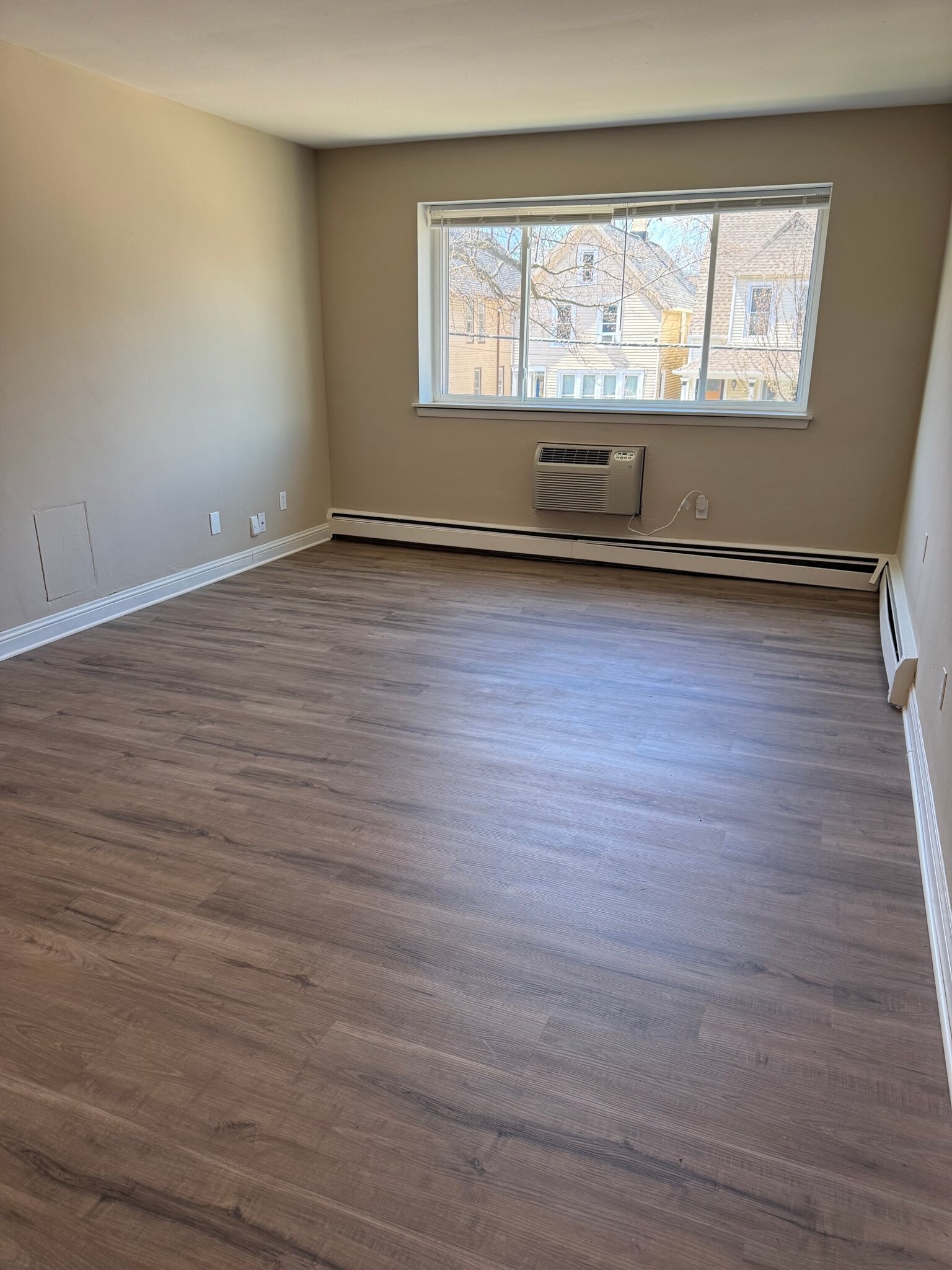 Building Photo - 2260 N Summit Ave