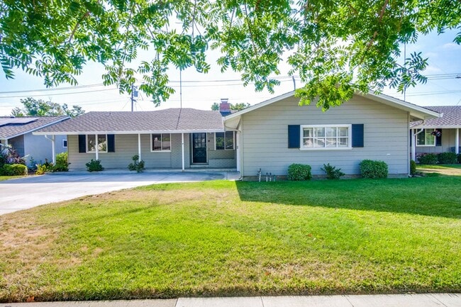 Building Photo - 1534 Crespi Dr