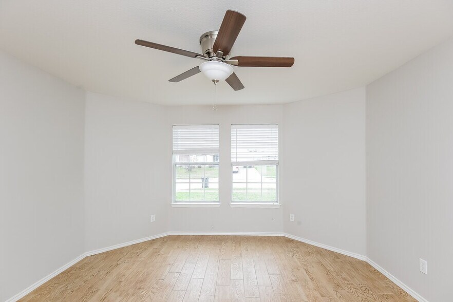 Building Photo - 2104 Deniro Dr