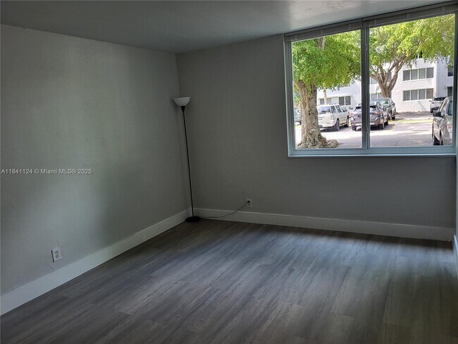 Building Photo - 9125 SW 77th Ave