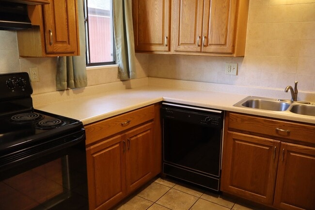 Building Photo - Comfort Meets Convenience – 3BR Fort Colli...