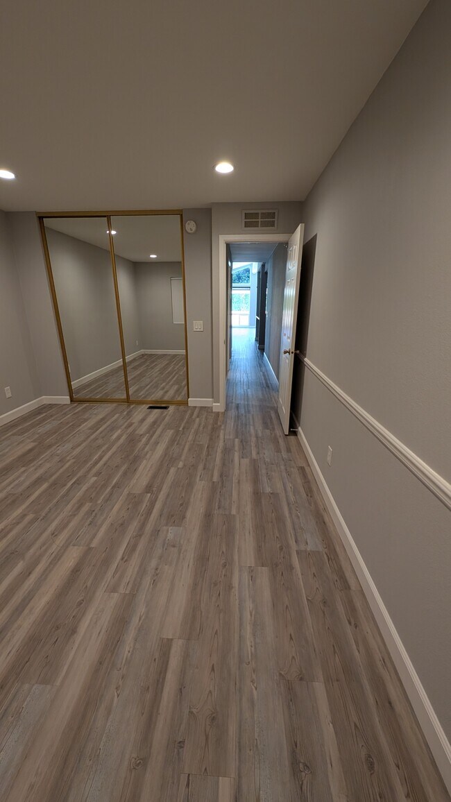 Building Photo - 909 Richland Rd