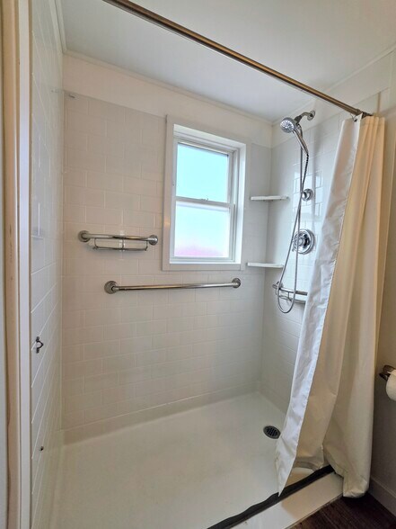 Building Photo - 2620 Creek Hill Rd