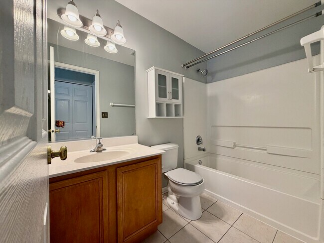 Building Photo - 2479 Montclair Ln