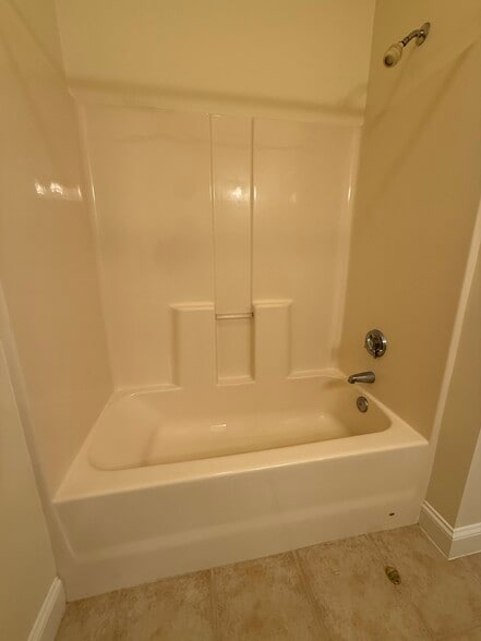 Building Photo - 5 Sally Sweet Way