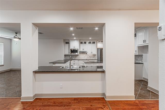 Building Photo - 15097 Blakehill Dr