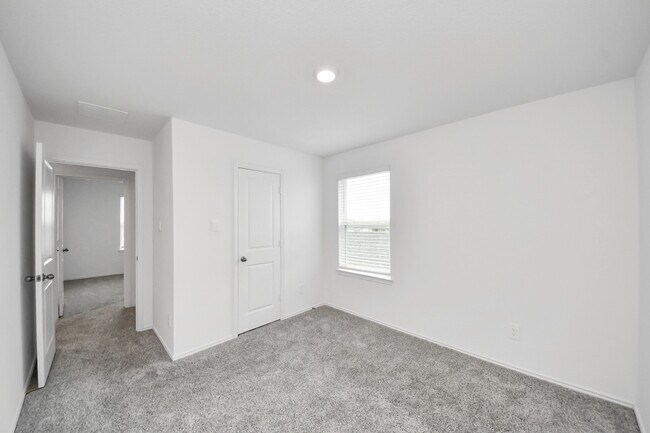 Building Photo - 31303 Heddington Ln