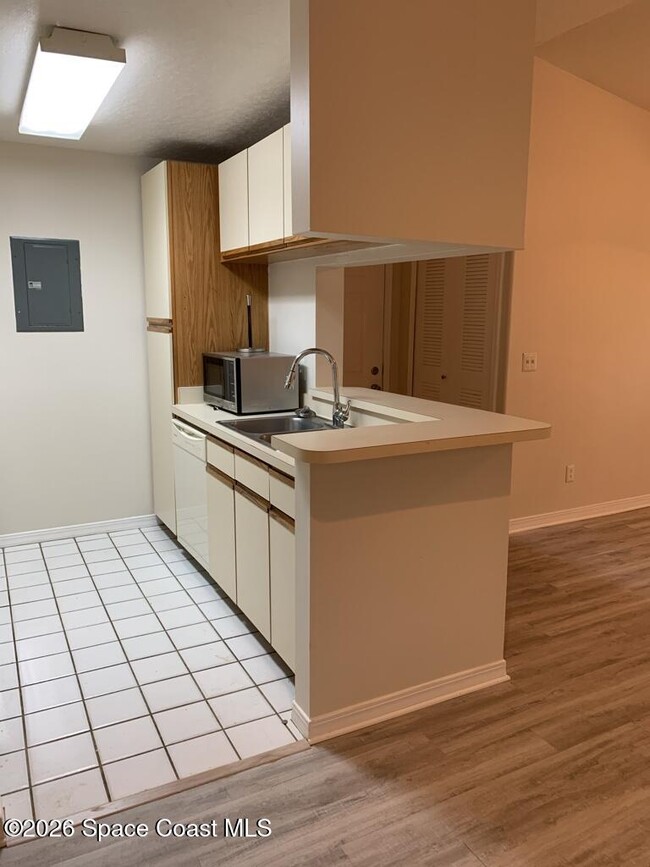 Building Photo - 7667 N Wickham Rd