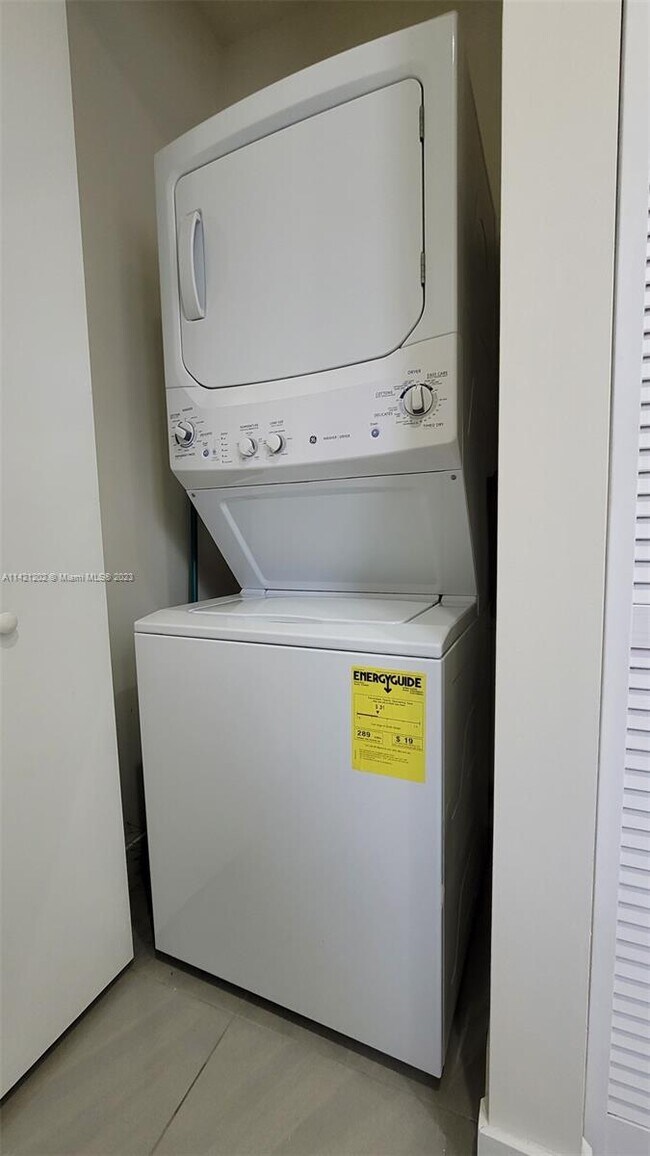 Building Photo - 6331 NW 105th Ct