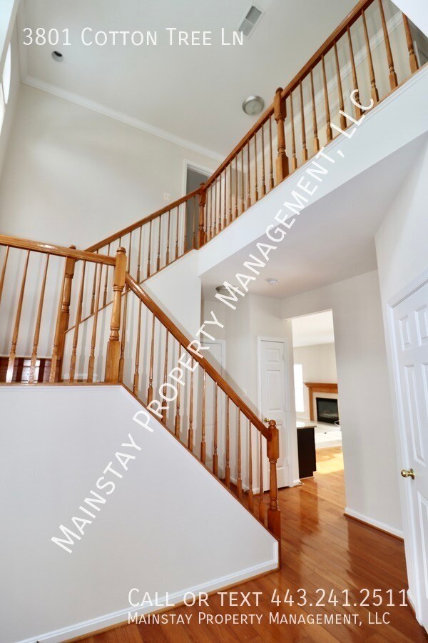 Building Photo - Beautiful 5 Bedroom SFH in Family Friendly...