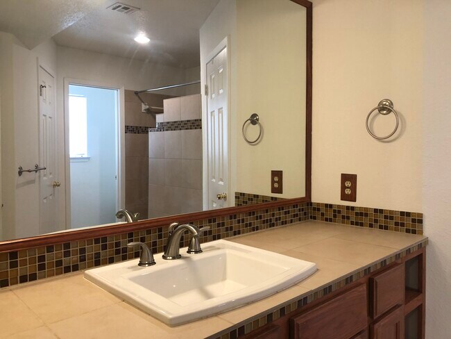 Building Photo - 4506 Adelphi Ln