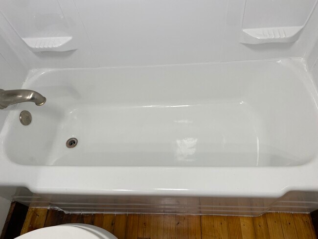 Building Photo - 54 Bridge St