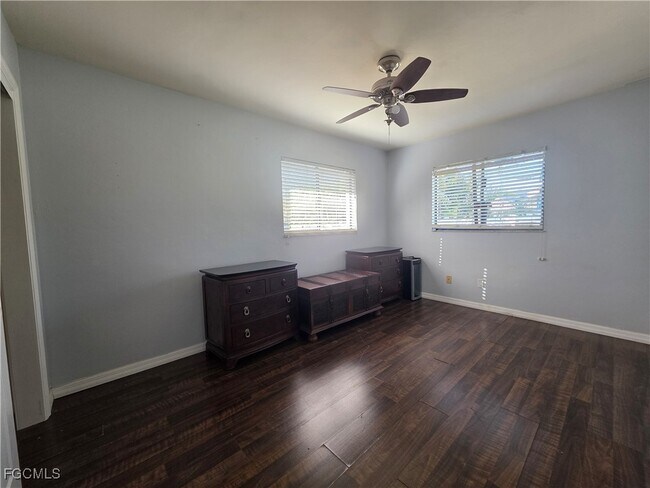 Building Photo - 424 SW 37th Ln