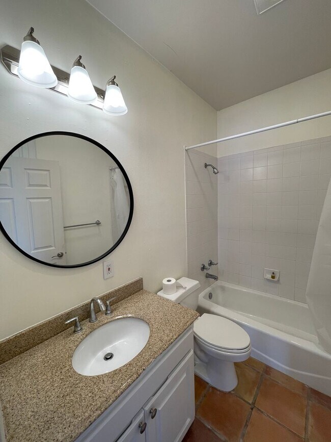 Building Photo - GORGEOUS VIEWS OF LAKE TRAVIS AT HUDSON BEND