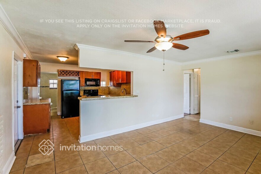 Building Photo - 725 Caddie Pl
