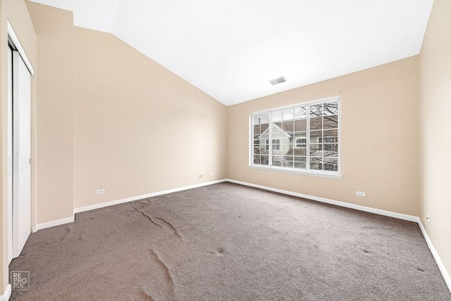 Building Photo - Three Bedroom Two Story Townhome